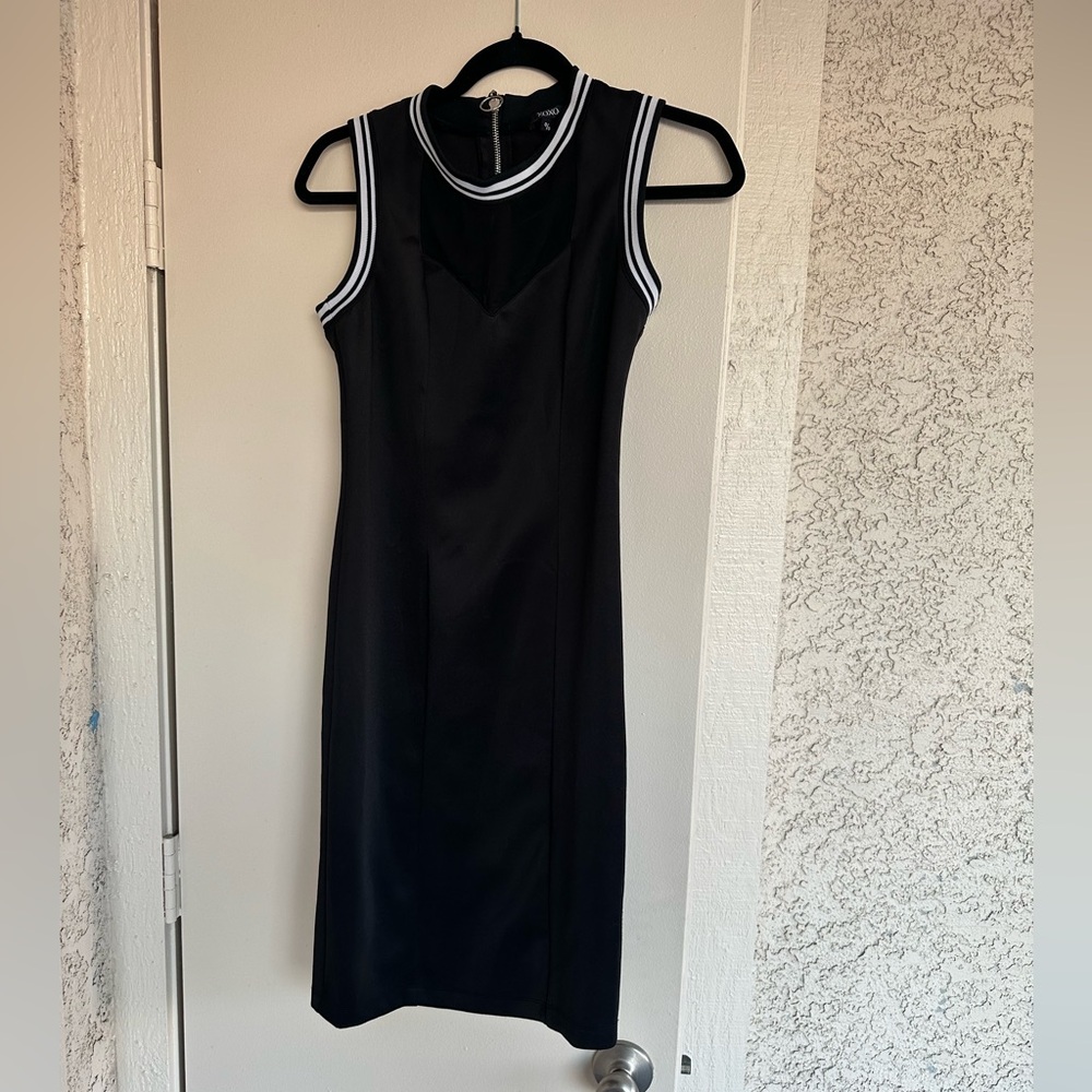 Sporty black dress